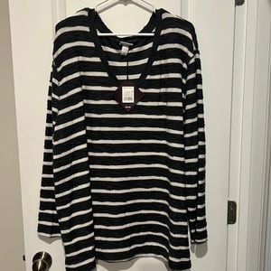 Brand new Ava and Viv V neck sweater